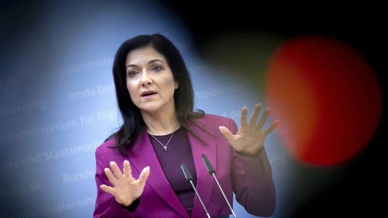 Katherina Reiche bei einem Pressestatement