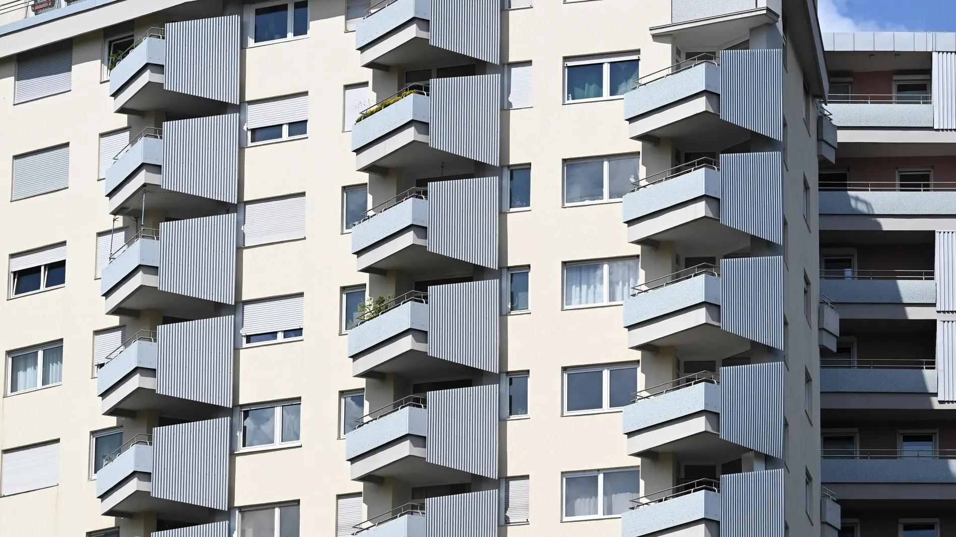 Die Fassade eines Wohnhauses.