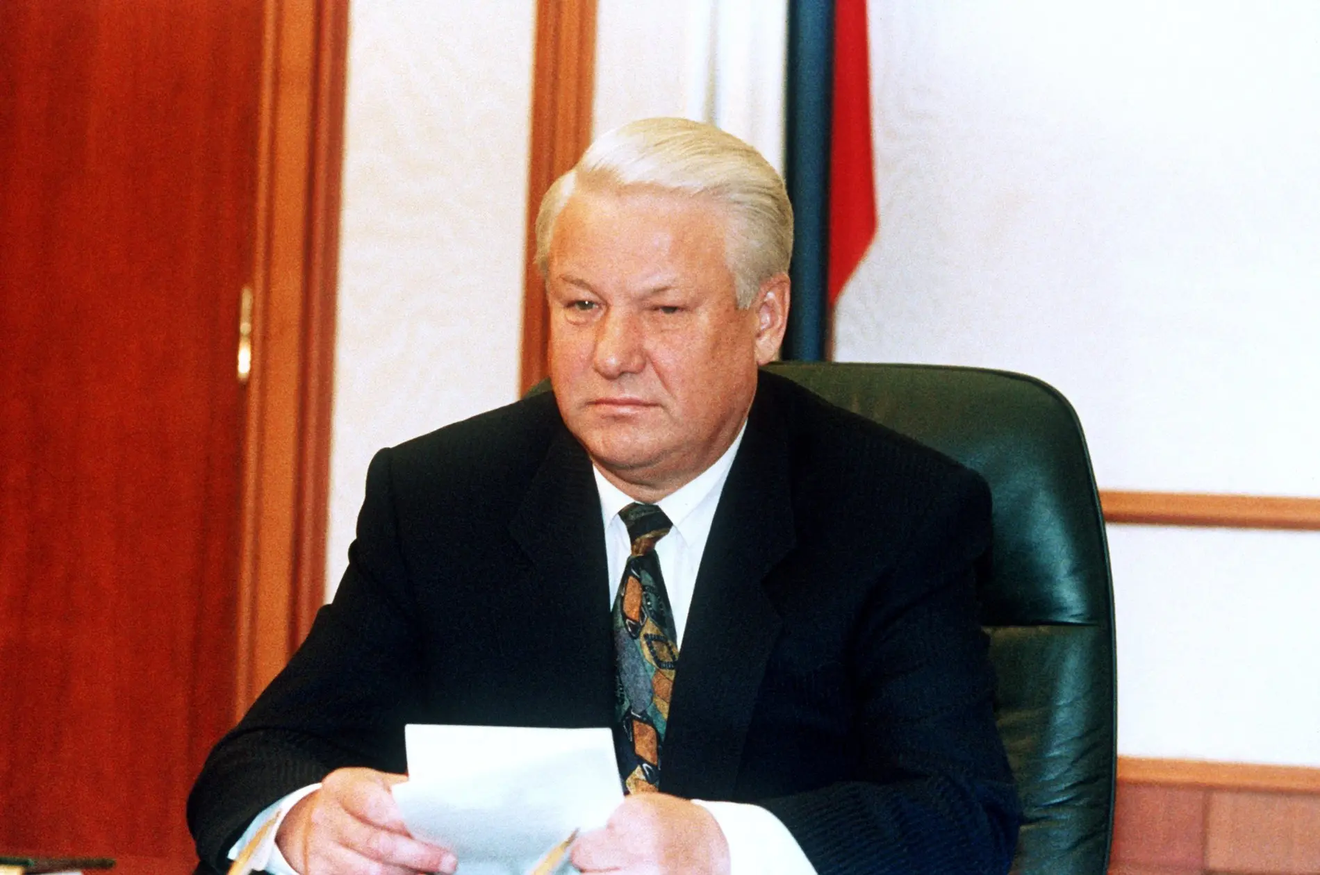 Der russische Präsident erklärt sein Vorgehen gegen die Putschisten. Das Bild zeigt den russischen Präsidenten Boris Jelzin am 4. Oktober 1993 bei einer TV-Ansprache.