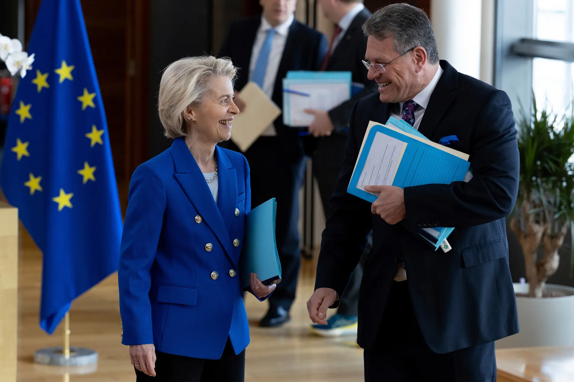 Ursula von der Leyen und Maros Sefcovic Ursula von der Leyen und Maros Sefcovic im Gespräch