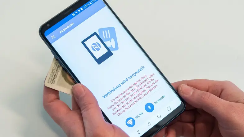 Online-Ausweisfunktion des Personalausweises per NFC-Schnittstelle
