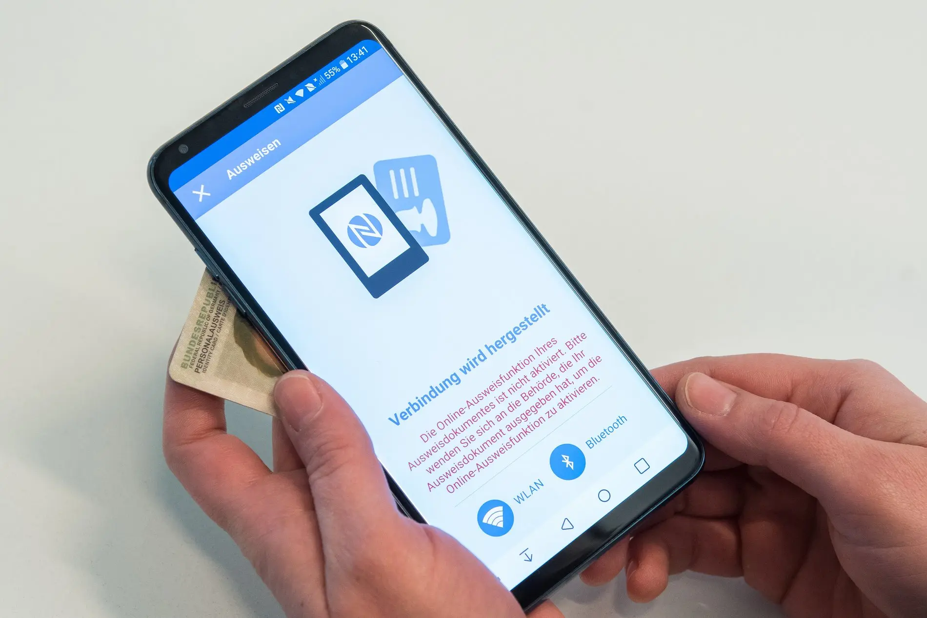 Online-Ausweisfunktion des Personalausweises Online-Ausweisfunktion des Personalausweises per NFC-Schnittstelle