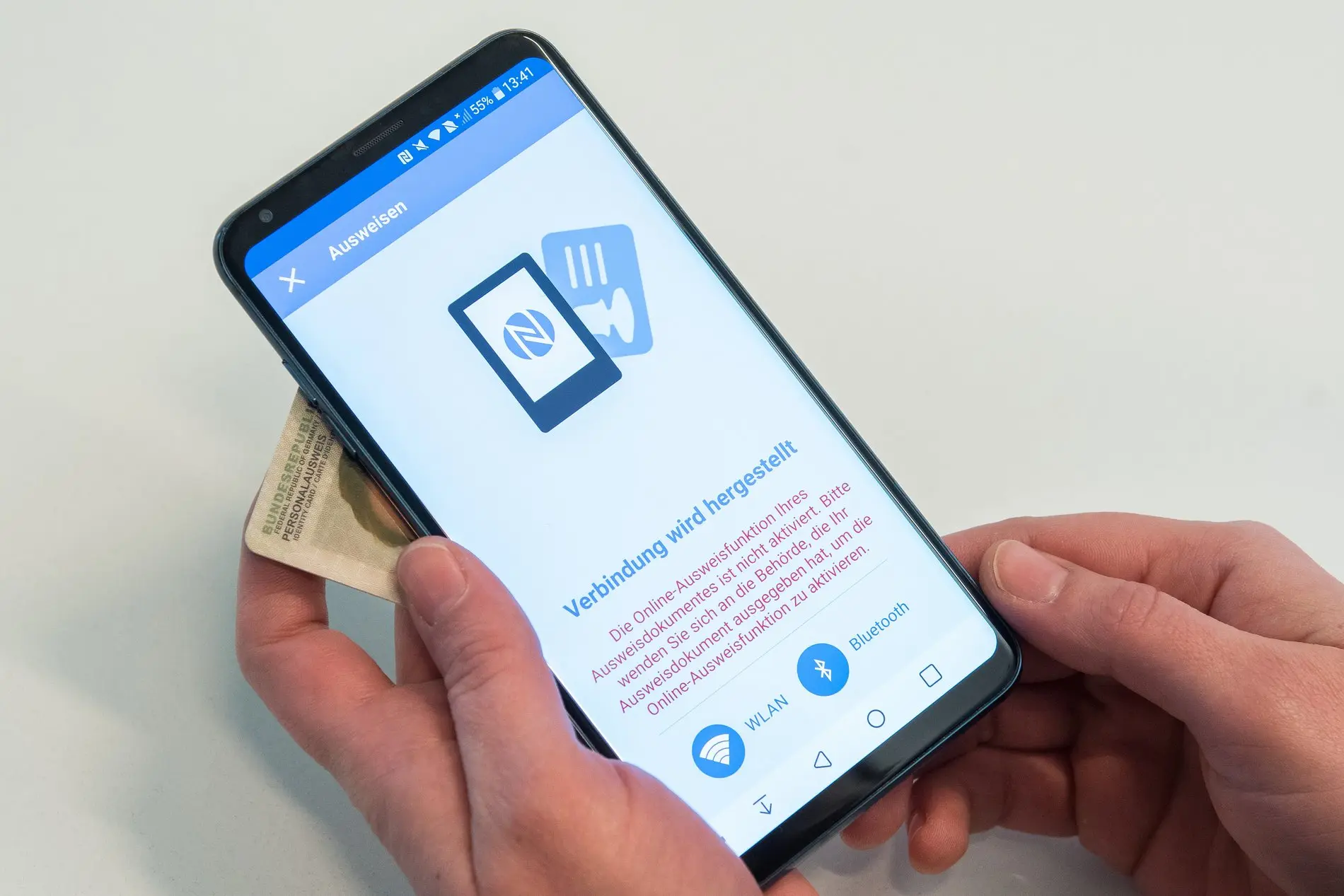 Online-Ausweisfunktion des Personalausweises per NFC-Schnittstelle