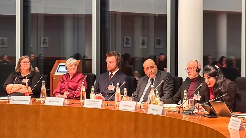 Blick auf das Gespräch zwischen den anwesenden Gästen