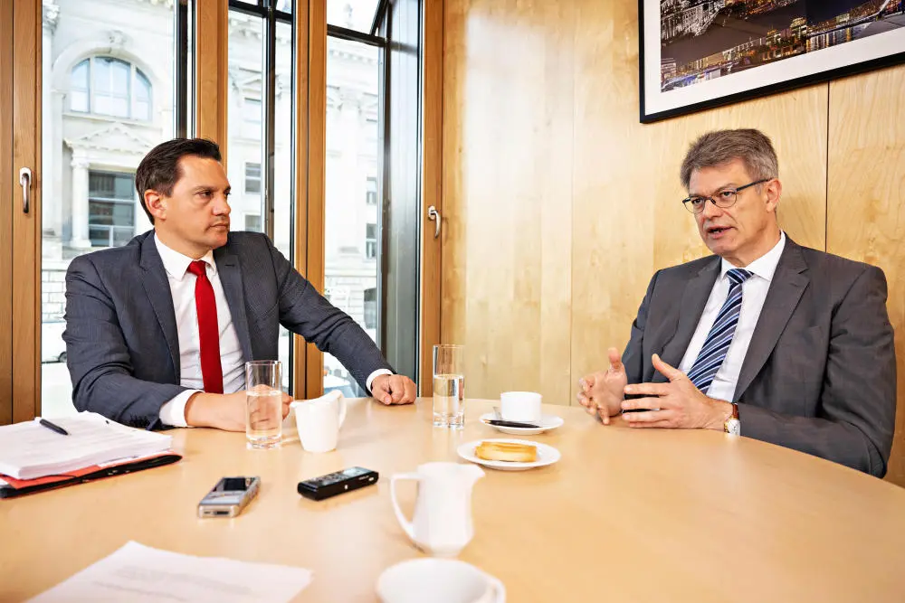 Johannes Fechner (SPD) und Patrick Schnieder (CDU) im Gespräch.