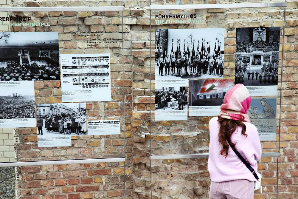 Aussenausstellung des Dokumentationszentrums Topographie des Terrors in Berlin