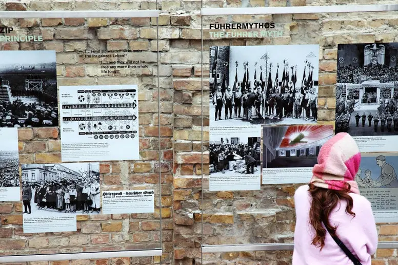 Aussenausstellung des Dokumentationszentrums Topographie des Terrors in Berlin