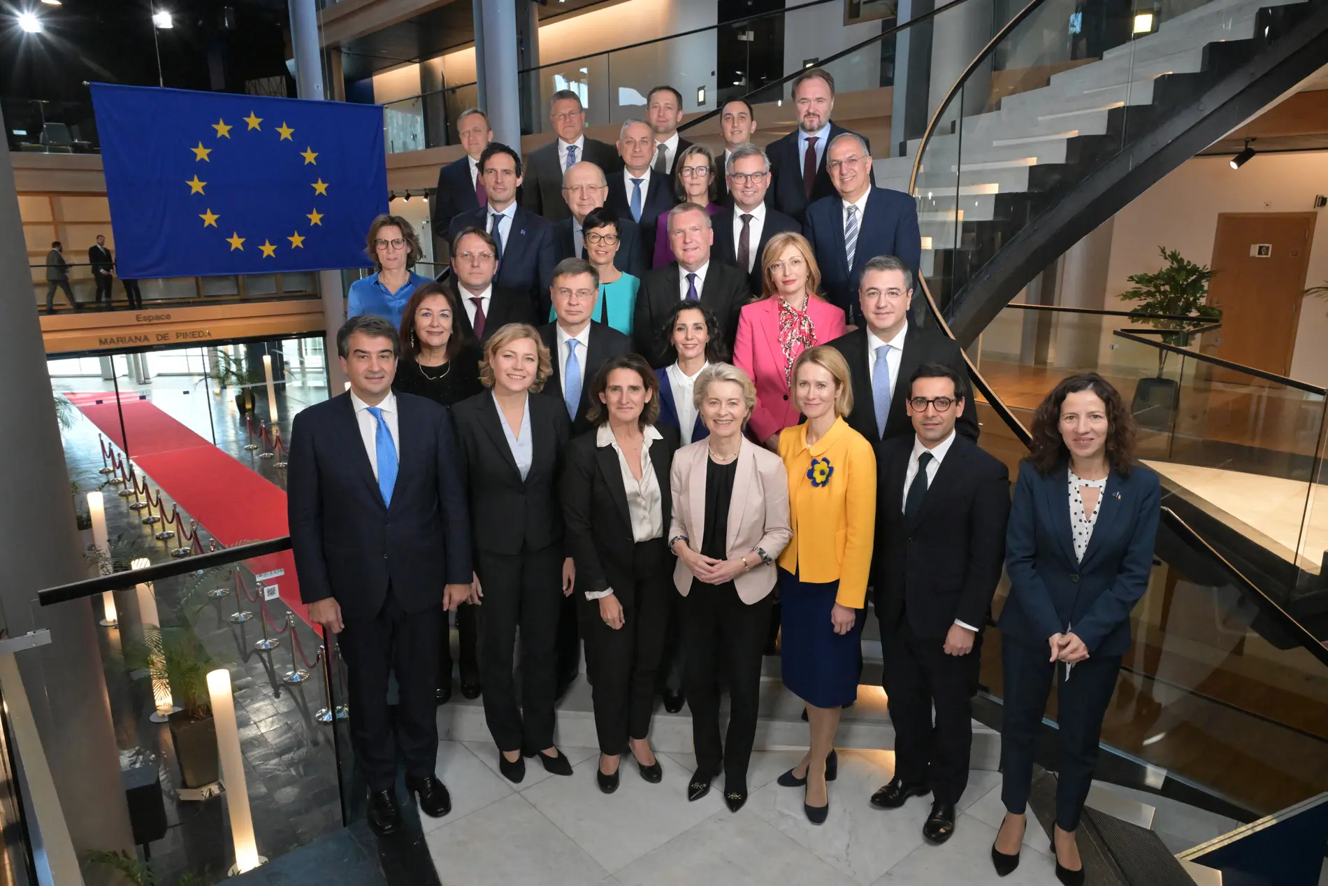 EU-Kommission Gruppenbild der neu gewählten EU-Kommission