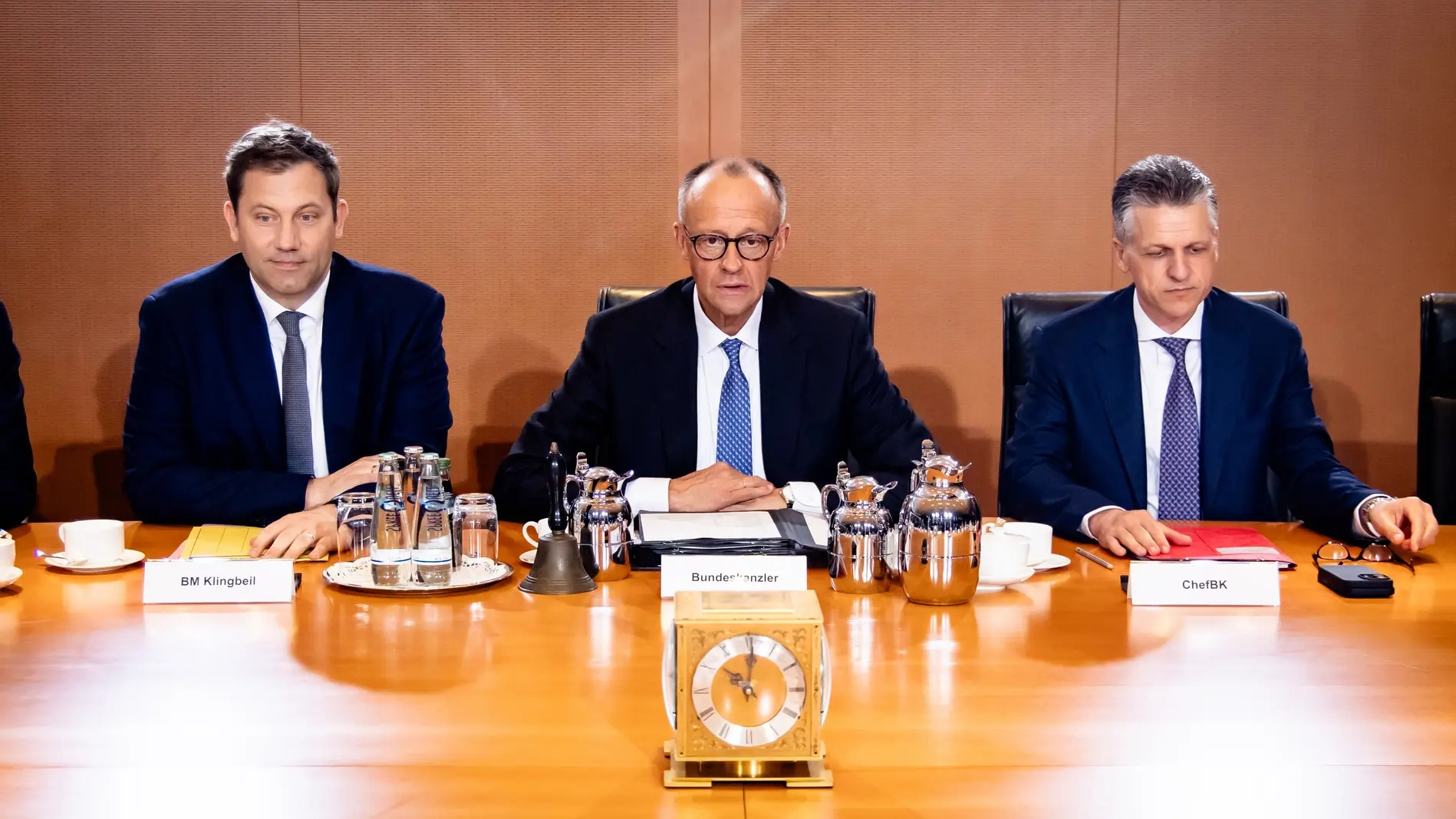 Friedrich Merz, Lars Klingbeil und Thorsten Frei im Kanzleramt