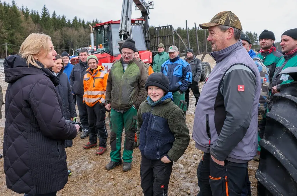 Bärbel Bas im Gespräch mit Landwirten