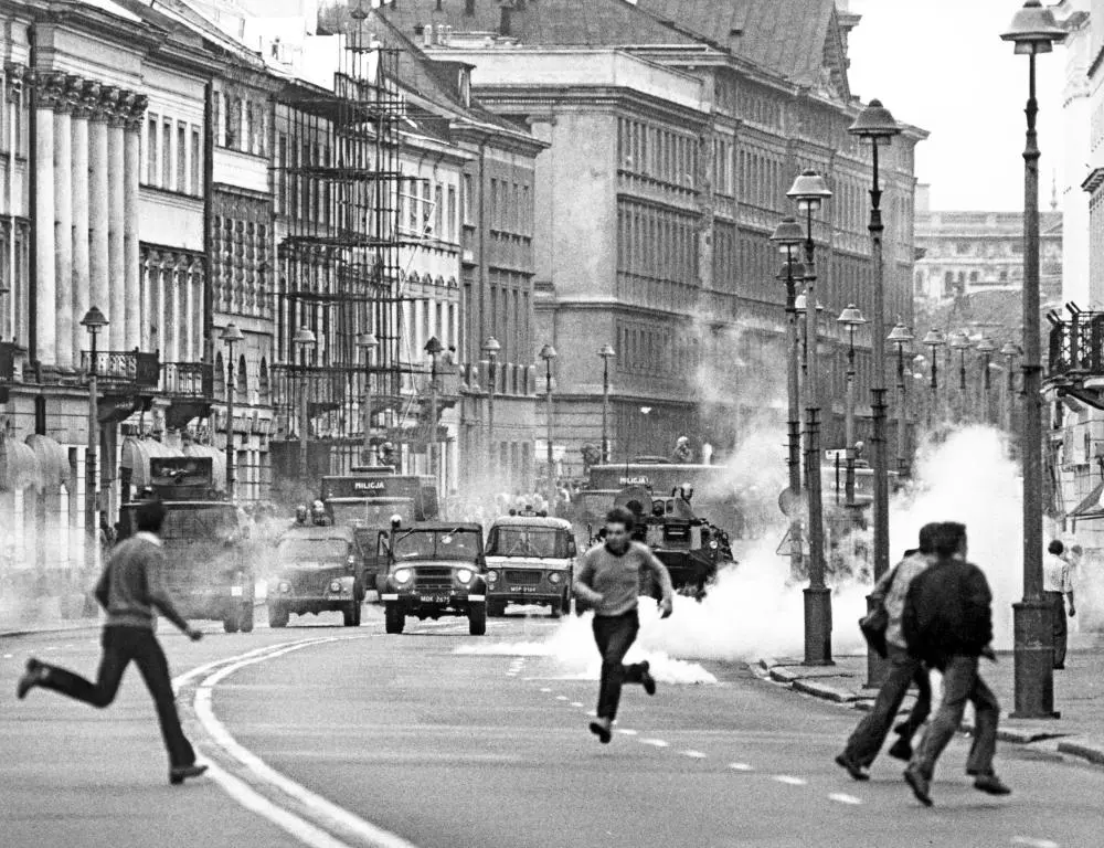 Tränengas-Einsatz der polnischen Polizei gegen Demonstranten am 31. August 1982