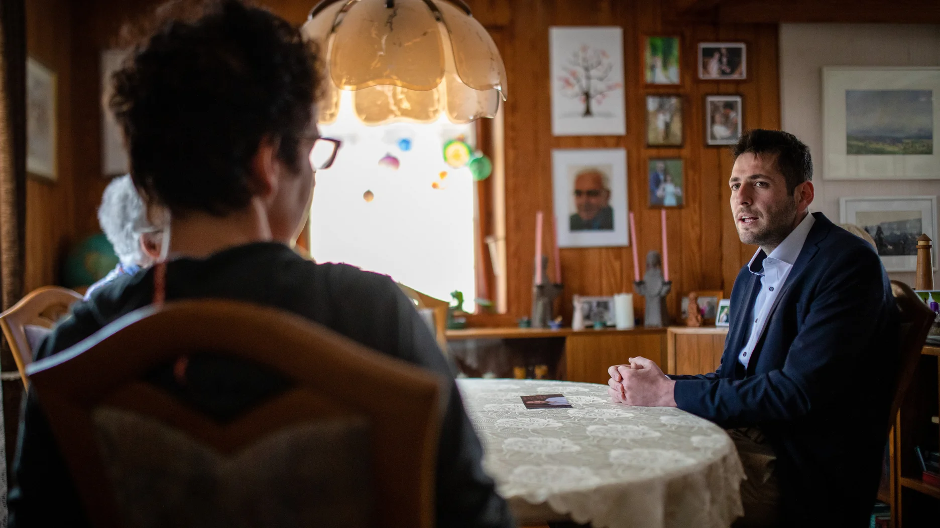 Ryyan Alshebl am Tisch