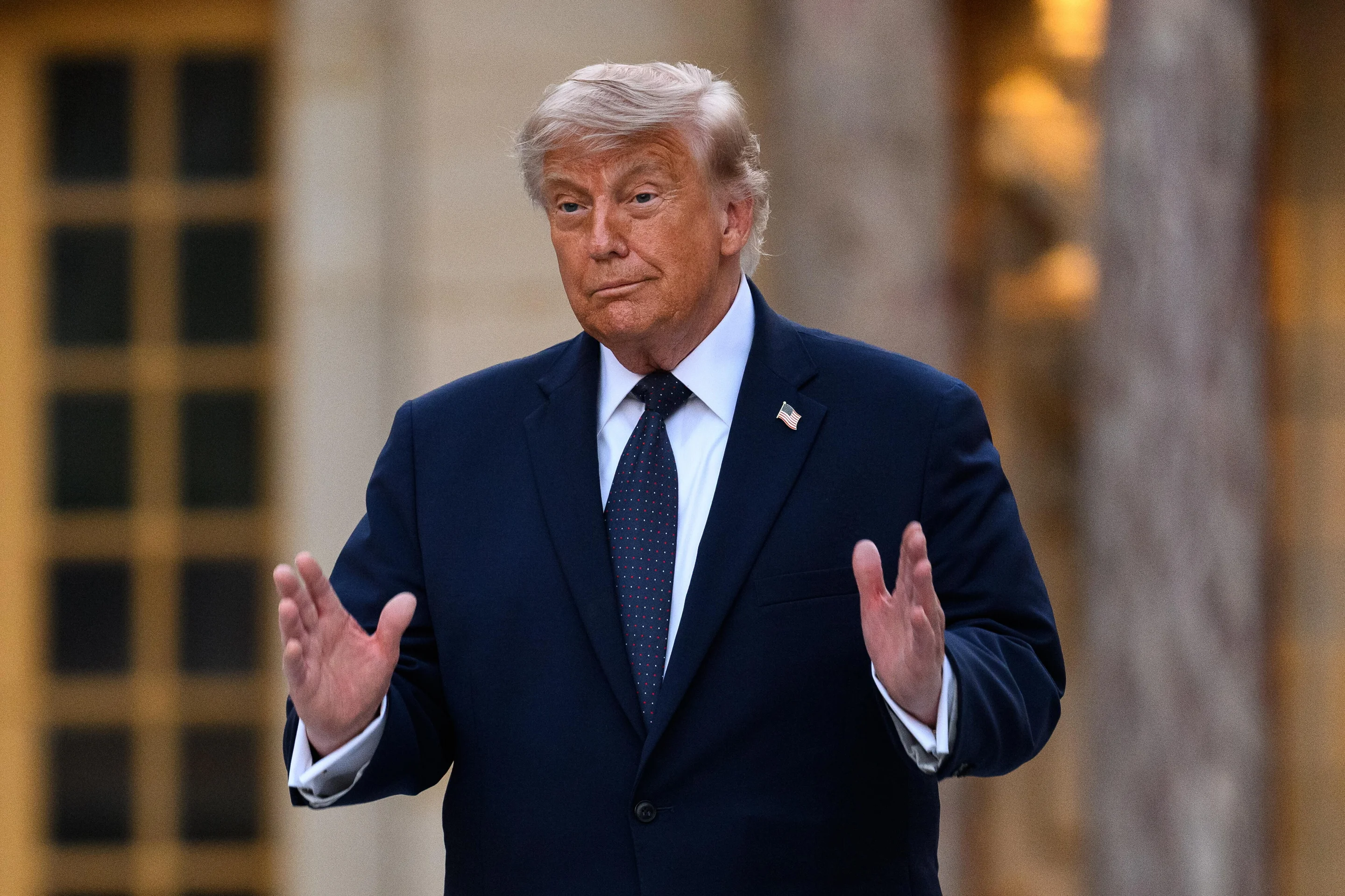 Donald Trump gestikulierend