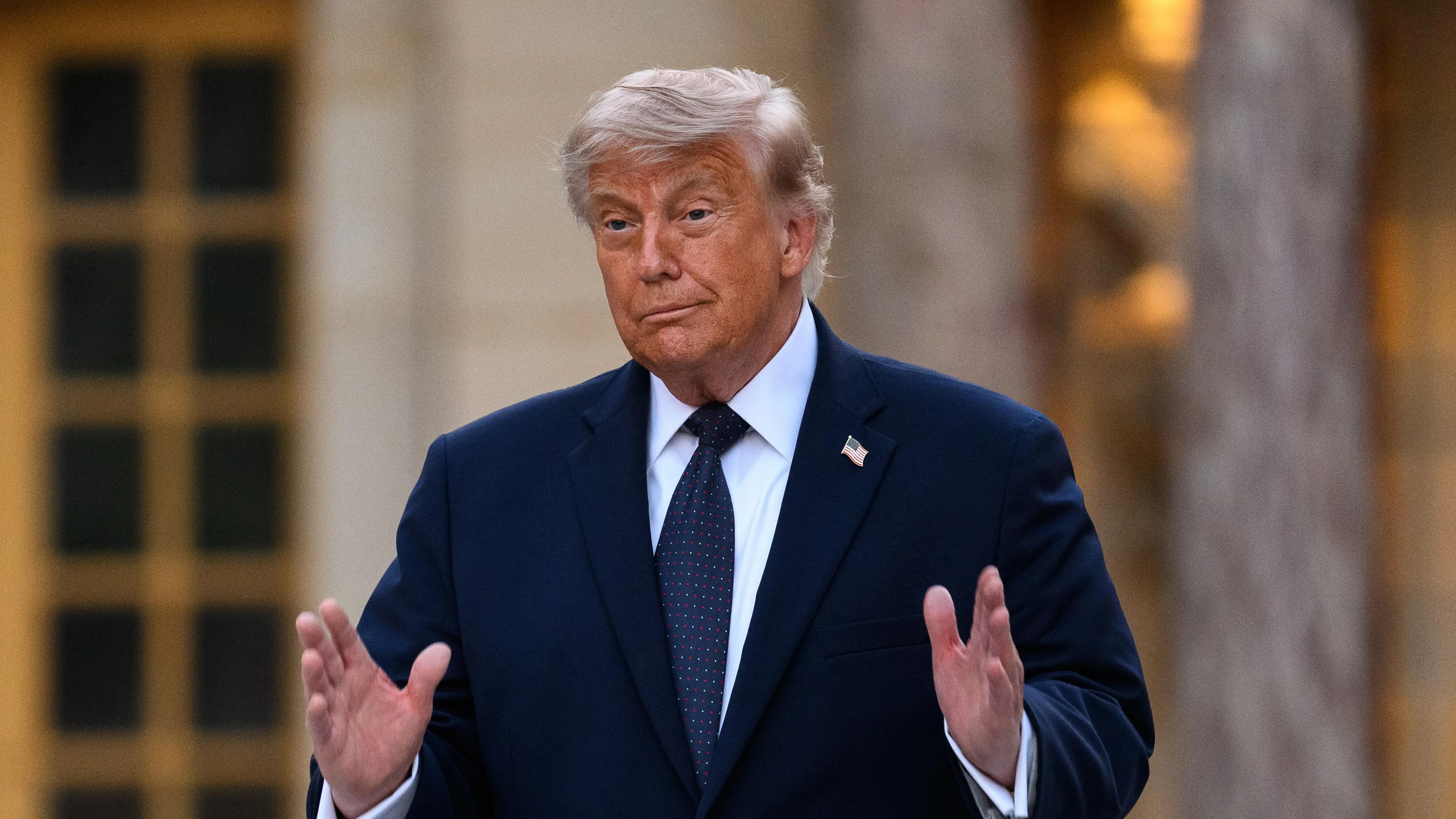 Donald Trump gestikulierend