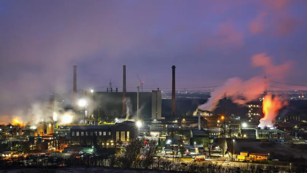 Die deutsche Wirtschaft ist in eine Rezession gerutscht. Kokerei-Prosper im Abendlicht.