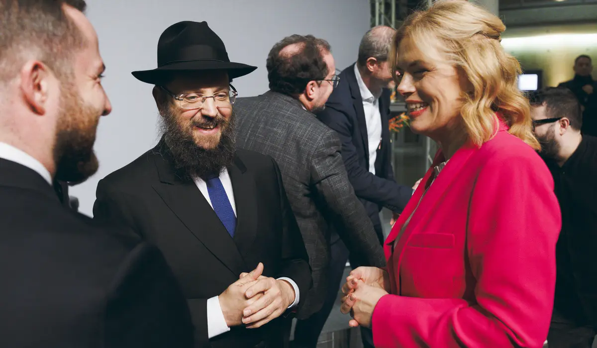 Yehuda Teichtal und Julia Klöckner im Gespräch