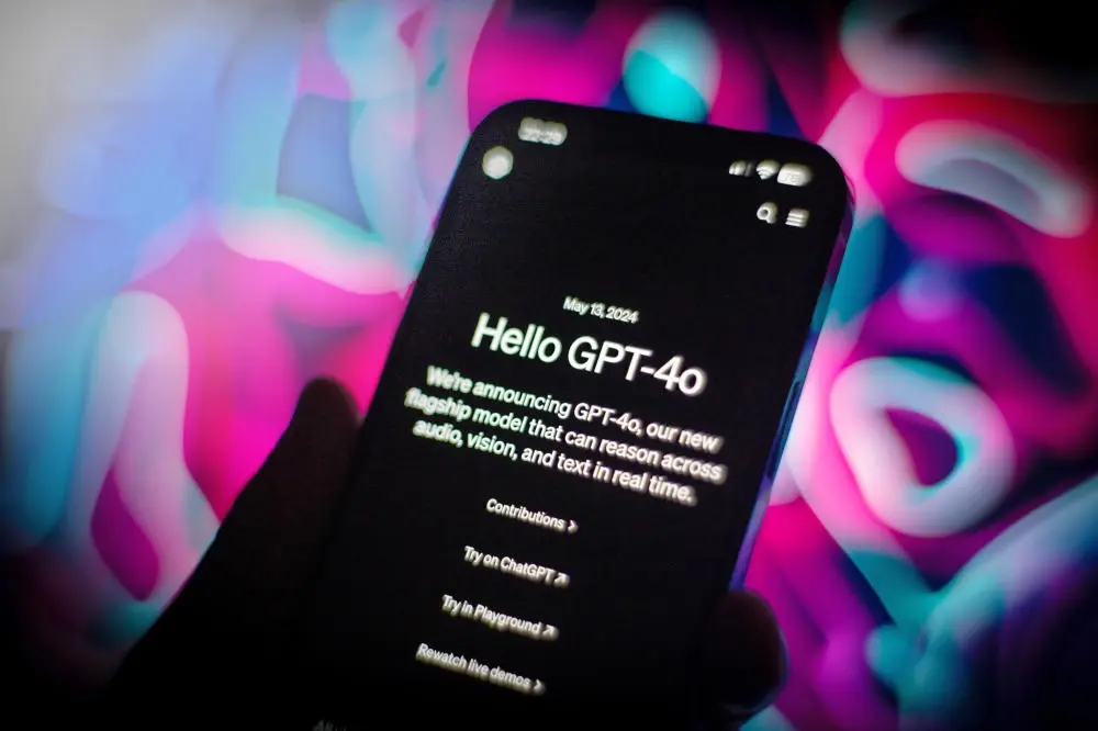 AI-Act Ein Handy, auf dem die ChatGPT-App geöffnet ist.