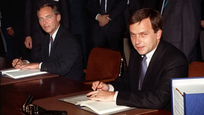 Bundesinnenminister Wolfgang Schäuble und DDR-Staatssekretär Günther Krause.