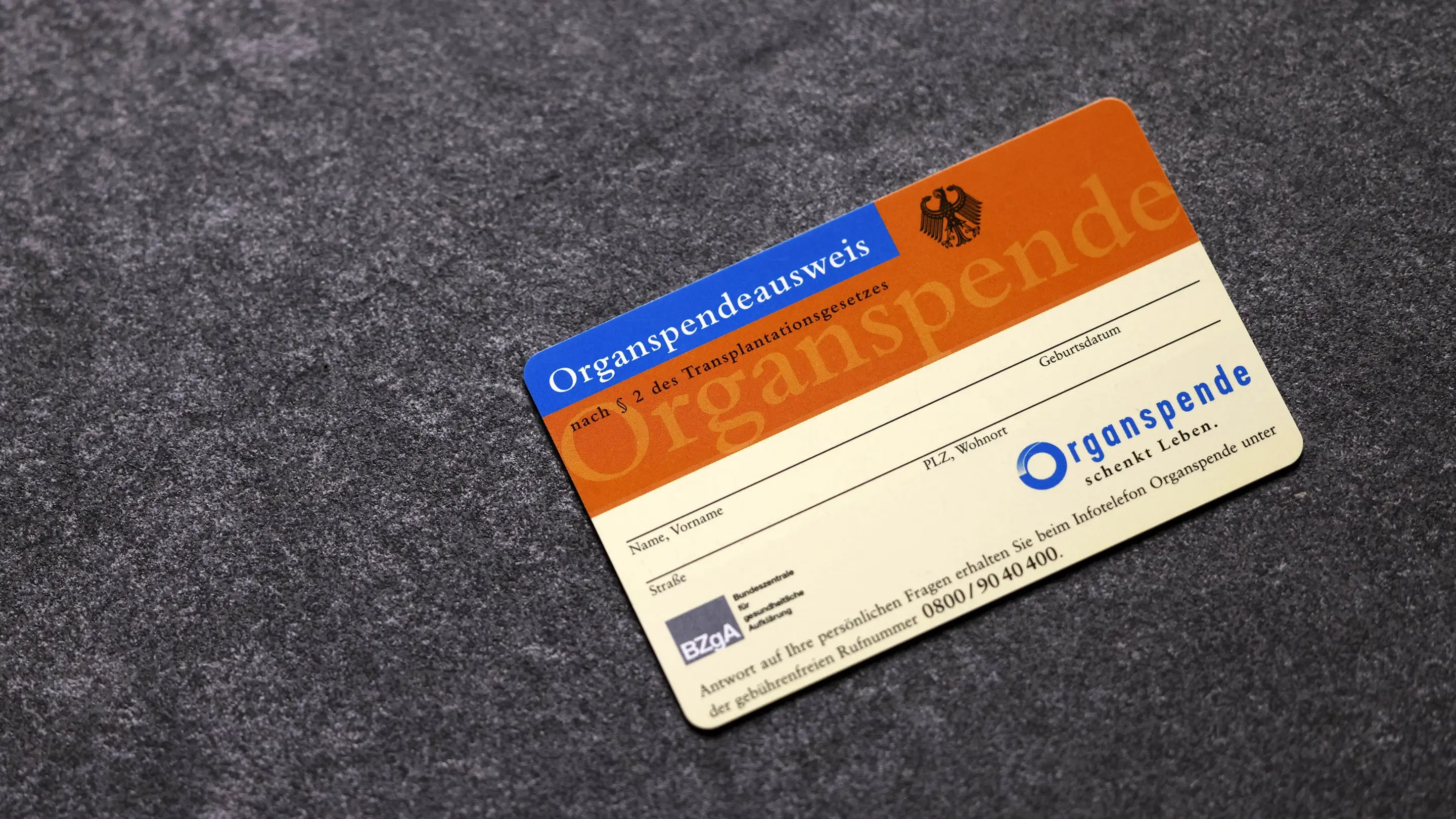 Streit über geplante Reform der Organspende Ein Organspendeausweis nach Paragraph 2 des Transplantationsgesetzes