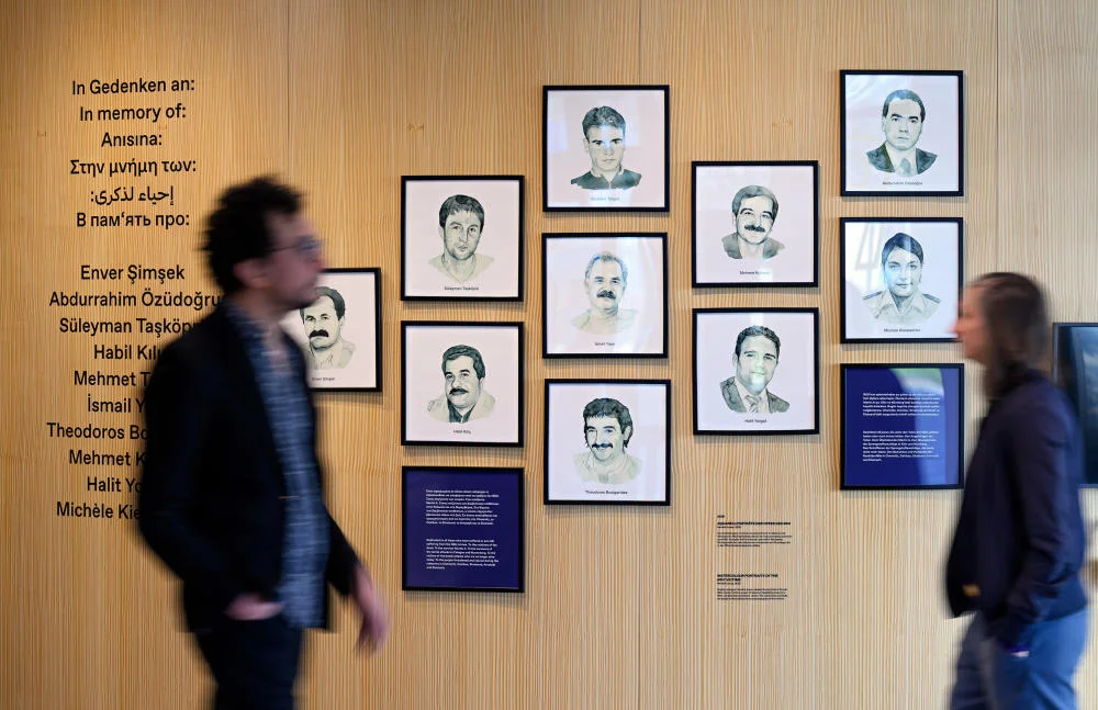 Aquarelle von Hendrik Jonas mit den Portraits der zehn ermordeten NSU-Opfer