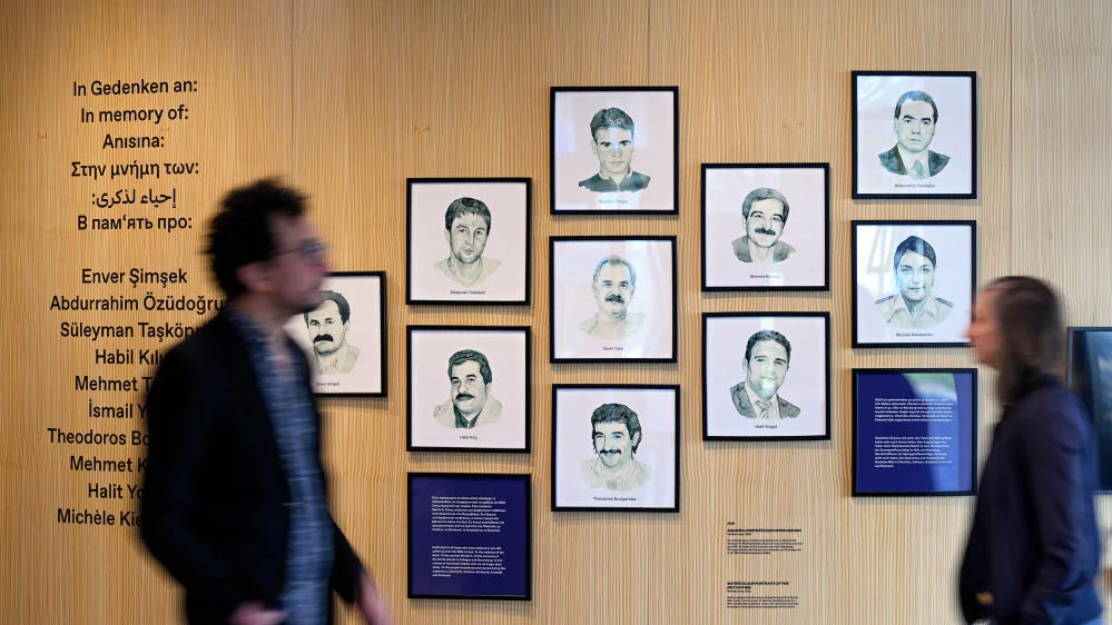 Aquarelle von Hendrik Jonas mit den Portraits der zehn ermordeten NSU-Opfer