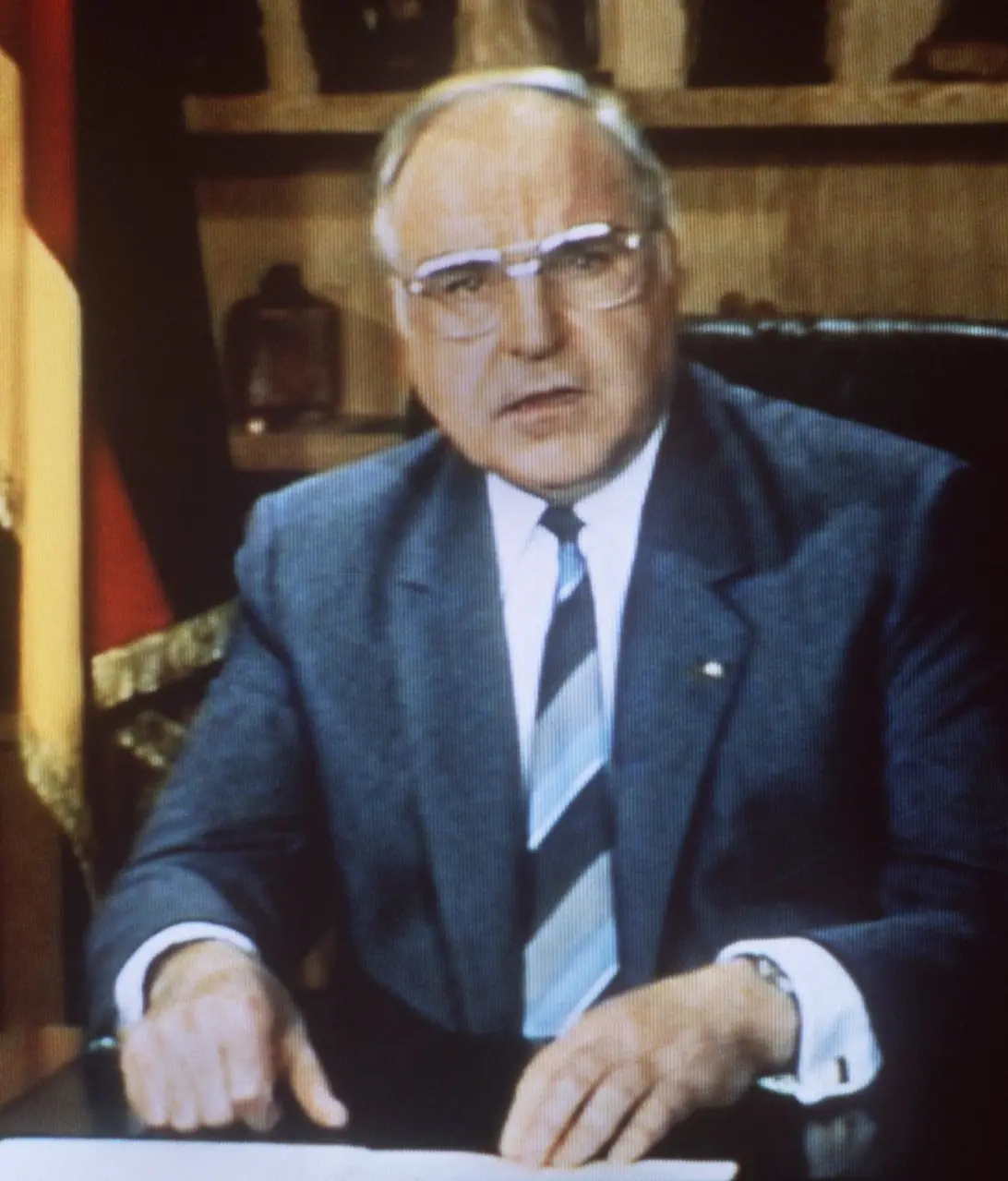 Helmut Kohl bei seiner Neujahrsansprache im Fernsehen.