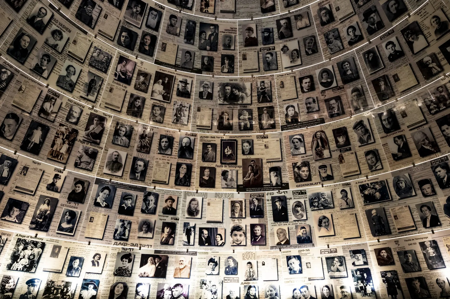 Die Halle der Namen in der Holocaust Gedenkstätte Yad Vashem