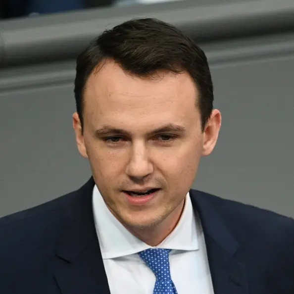 Pascal Reddig (CDU) spricht in der Debatte im Bundestag. Das Parlament befasst sich neben der Debatte nach der Regierungserklärung von Kanzler Merz unter anderem mit Rentengesetzen und dem Wehrdienst-Modernisierungsgesetz.
