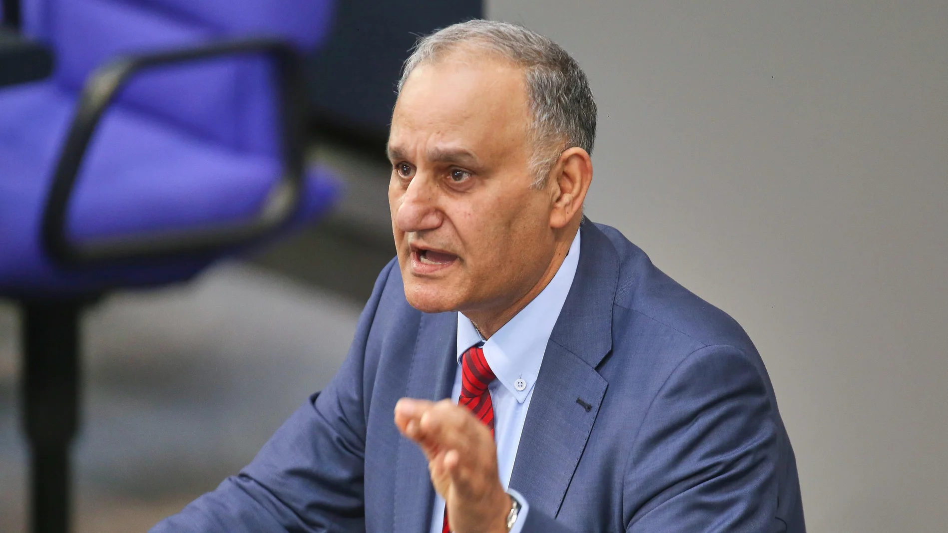 Reza Asghari am Rednerpult