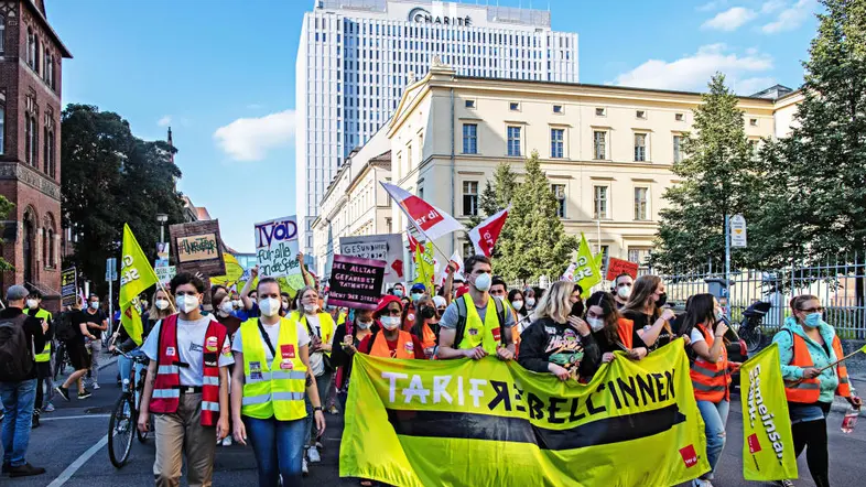 Demonstration von Beschäftigten der Berliner Charité