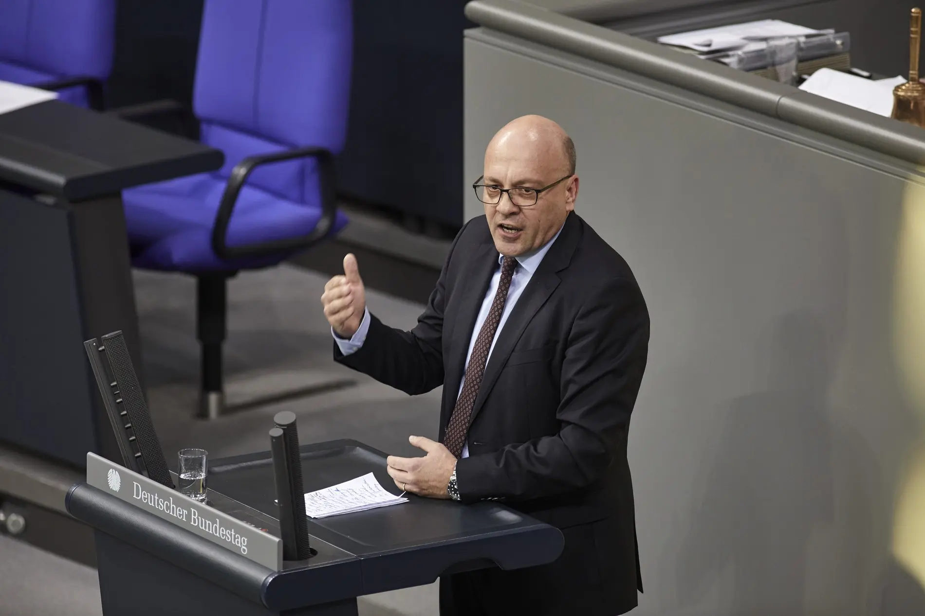 Alexander Throm Alexander Throm im Plenum am Rednerpult
