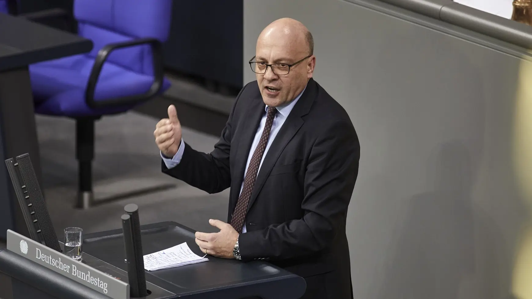 Alexander Throm Alexander Throm im Plenum am Rednerpult