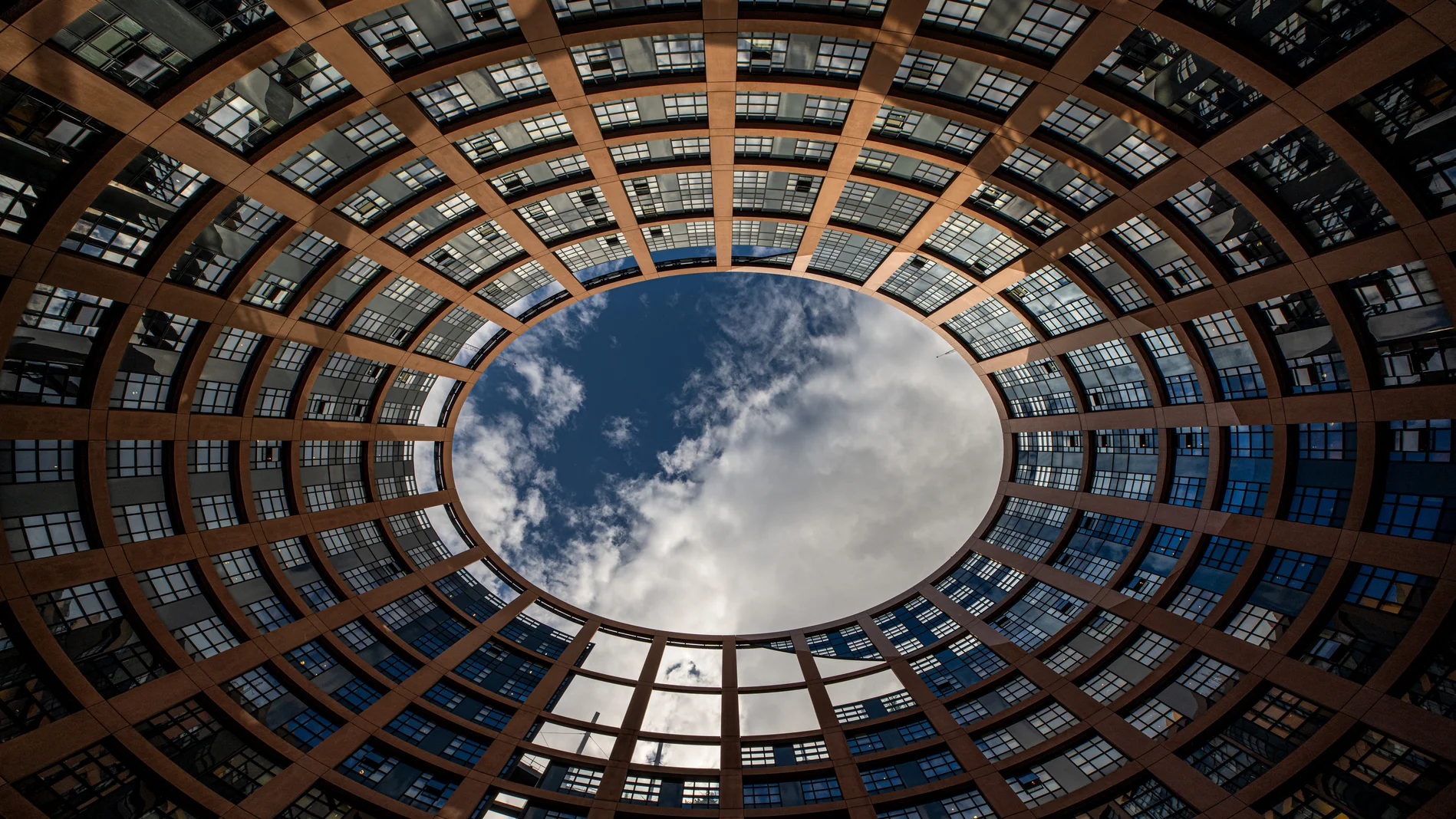 Blick in den Innenhof des Europäischen Parlaments