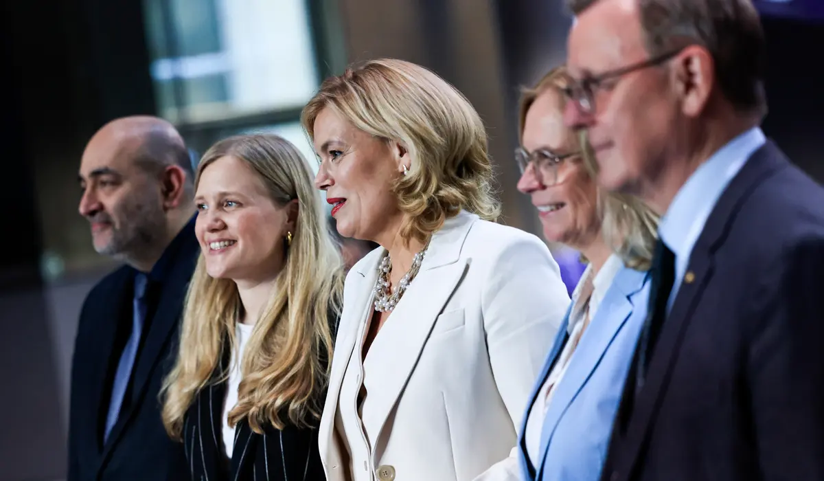 Die Bundestagvizepräsidenten posieren für Fotos