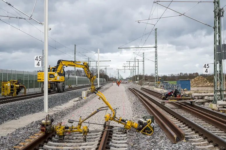 Gleisarbeiten an einer Schiene vor Nürnberg