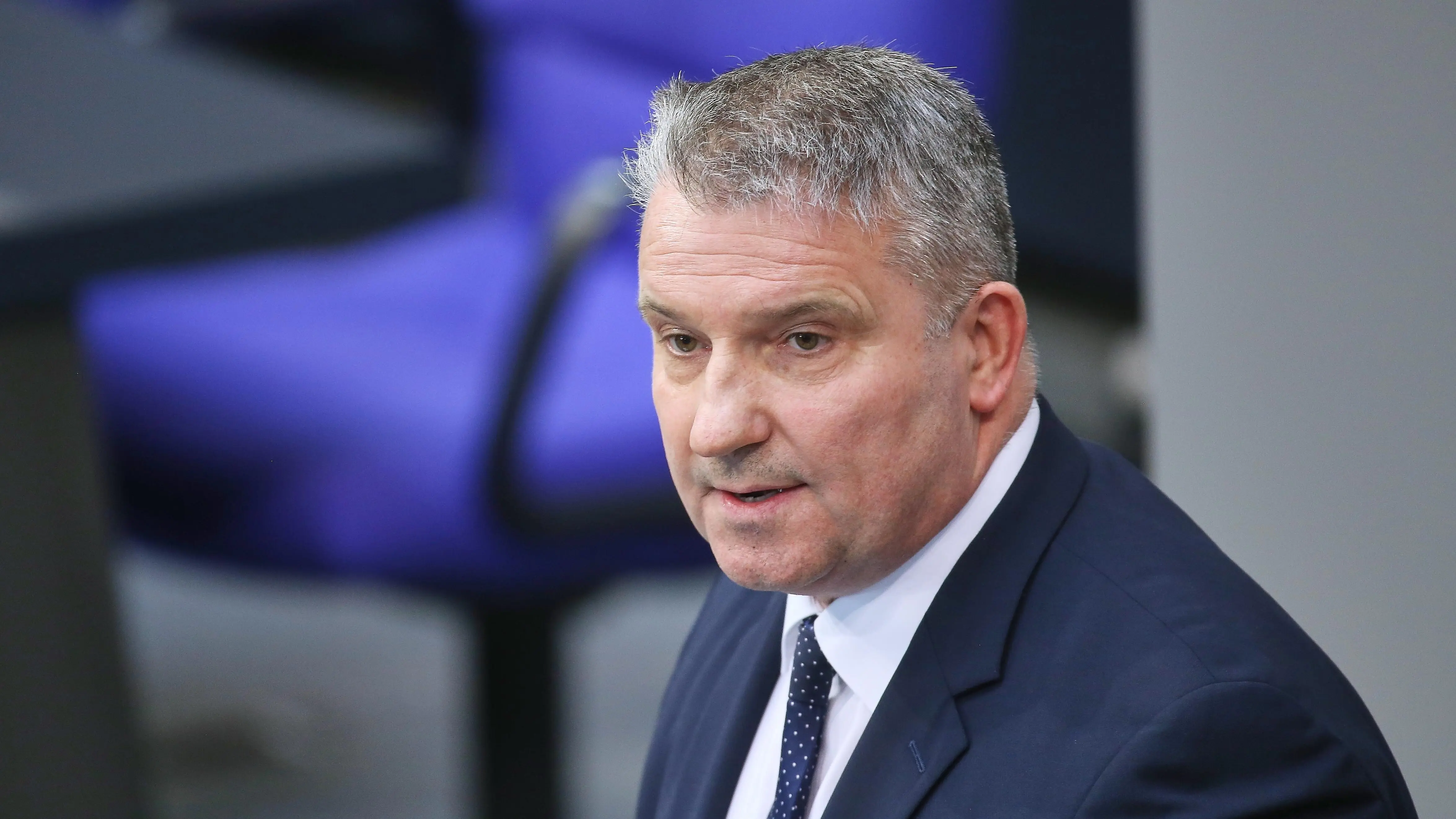 Martin Hess am Rednerpult im Bundestag.