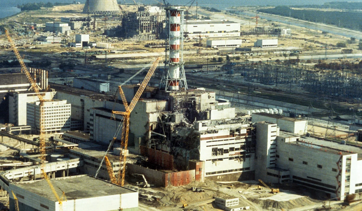Blick auf das ukrainische Atomkraftwerk Tschernobyl im Jahre 1986