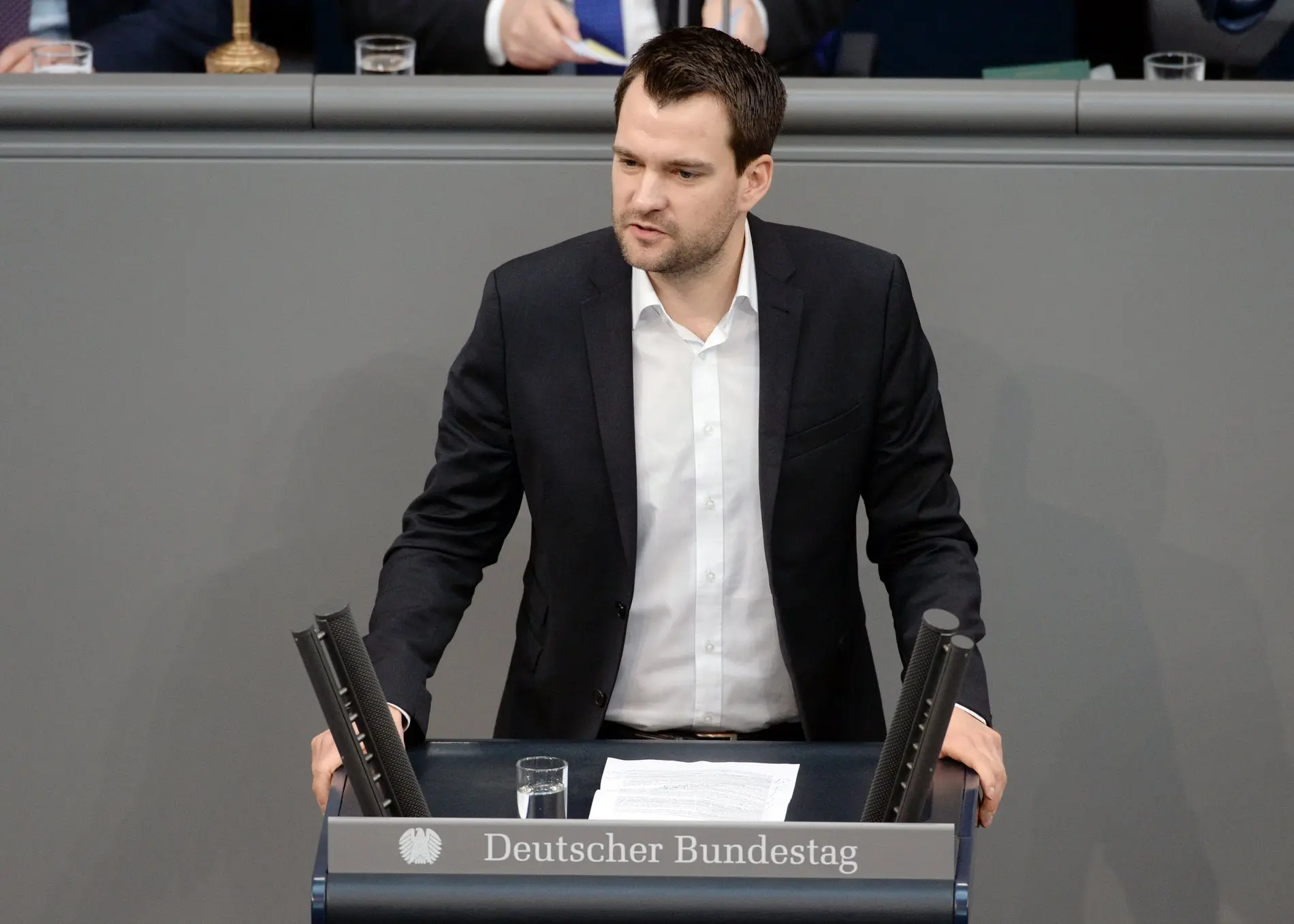 Johannes Vogel am Rednerpult bei einer Plenarsitzung in deutschen Bundestag
