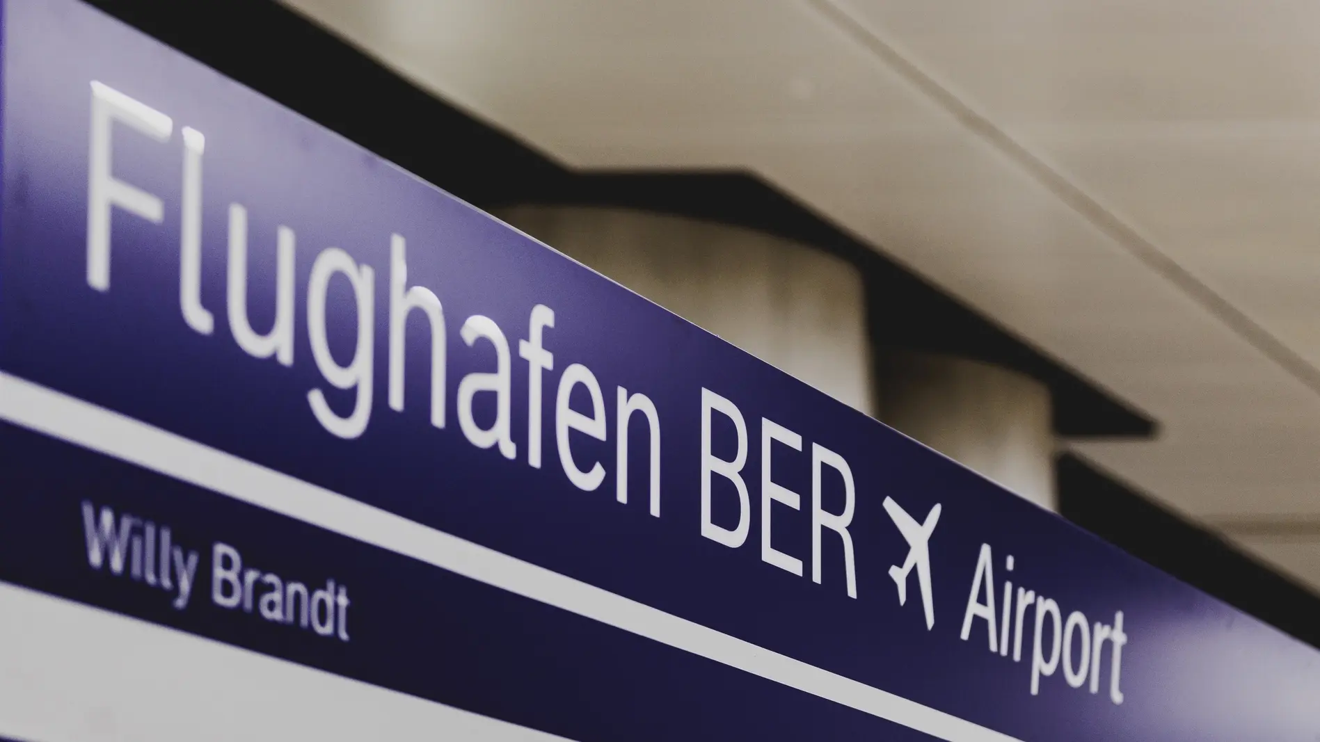 Mehr zum Thema "Die Ampel schröpft Airlines und Flughäfen"