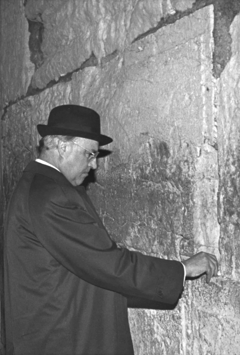 Helmut Kohl an der Klagemauer im Jahr 1984.