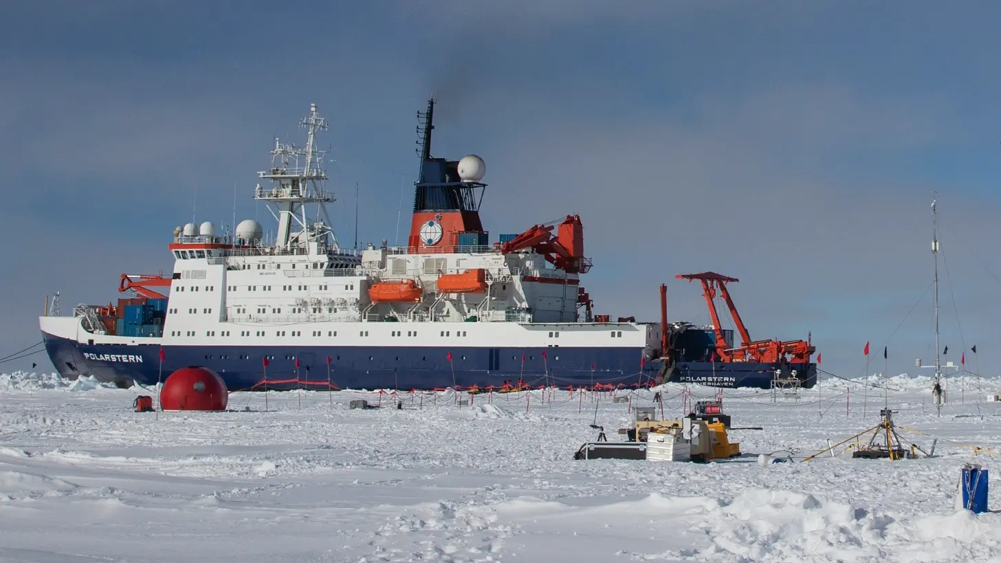 Das Forschungsschiff "Polarstern" in der Antarktis