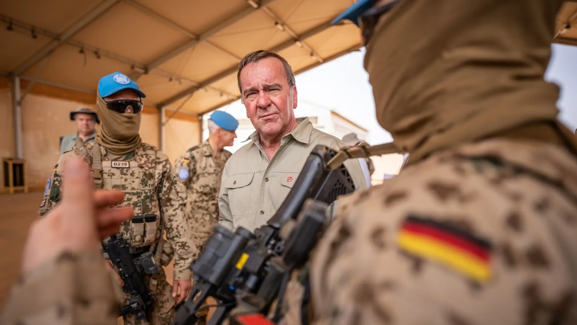 Verteidigungsminister, Boris Pistorius, im Bundeswehr Feldlager Camp Castor in Mali.