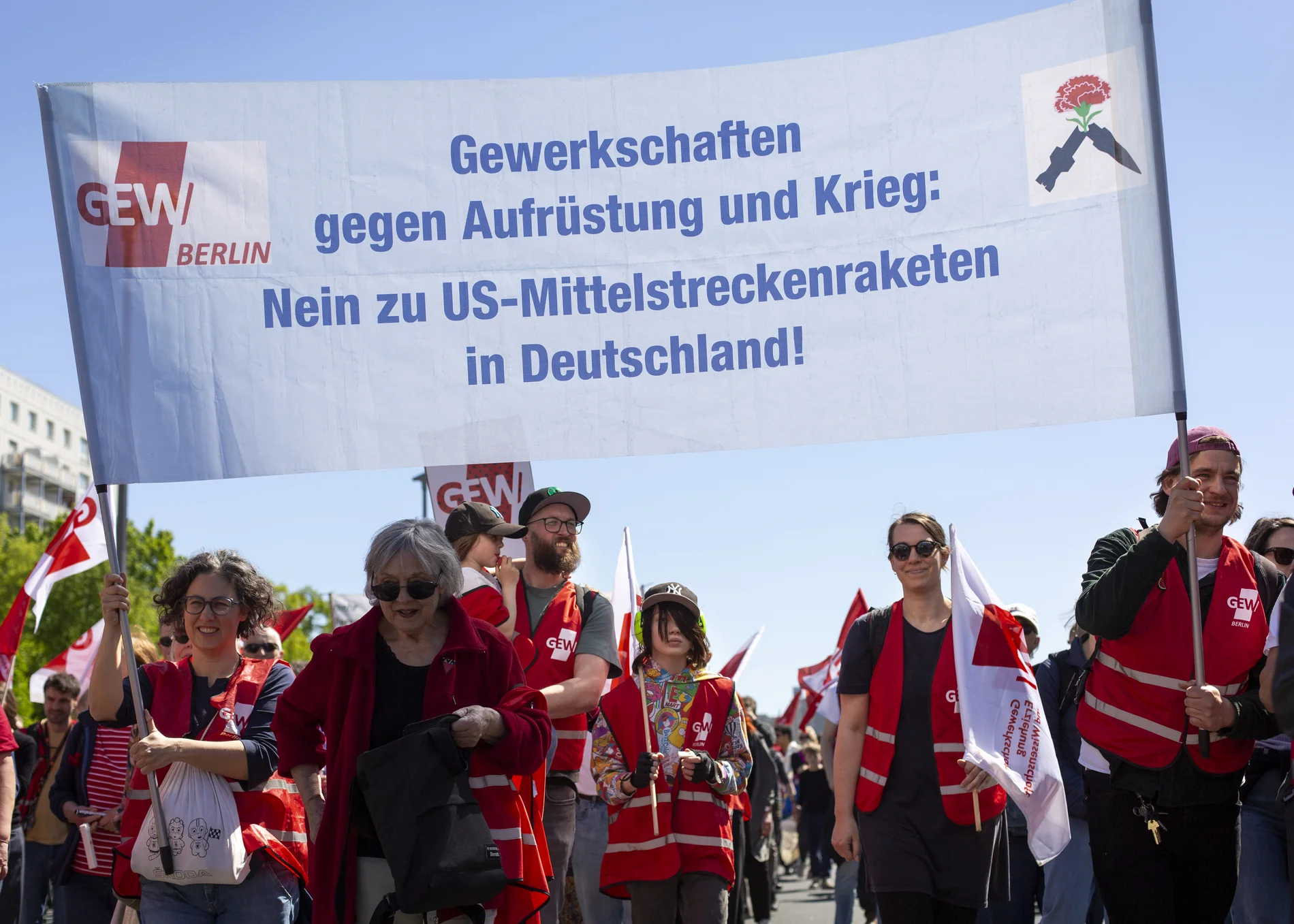 Proteste gegen Aufrüstung und Krieg am 1. Mai in Berlin