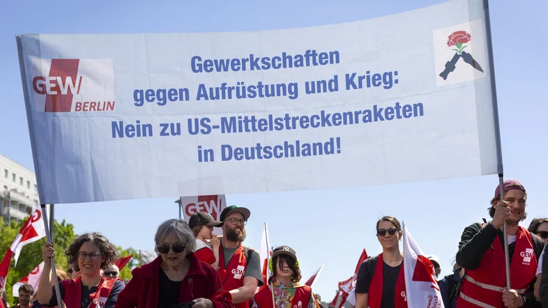 Proteste gegen Aufrüstung und Krieg am 1. Mai in Berlin