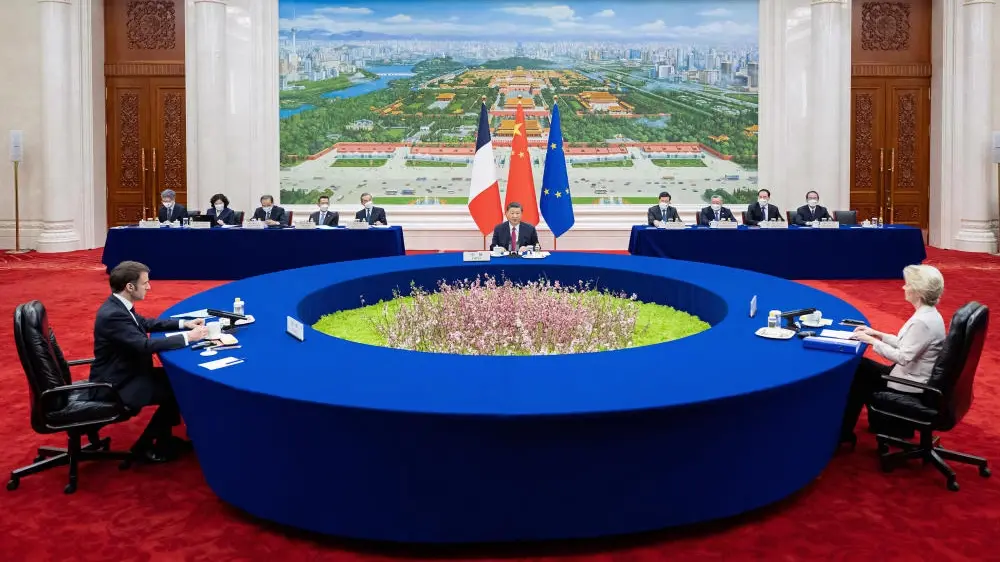 Es geht um China: Von der Leyen bei Macron Ursula von der Leyen und Emmanuel Macron beim Besuch in China.