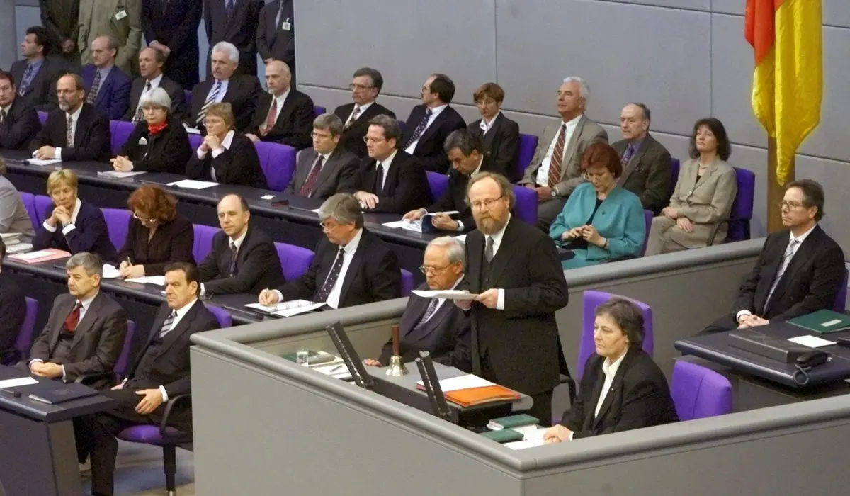 Bundestagspräsident Wolfgang Thierse bei seiner Rede am 19.4.1999 im Reichstag