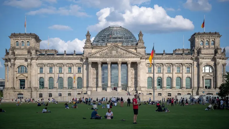 Das Bild zeigt das Reichstagsgebäude in Berlin.