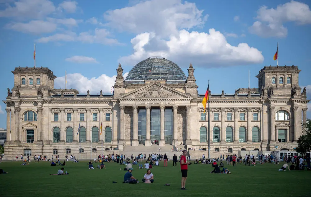 Das Bild zeigt das Reichstagsgebäude in Berlin