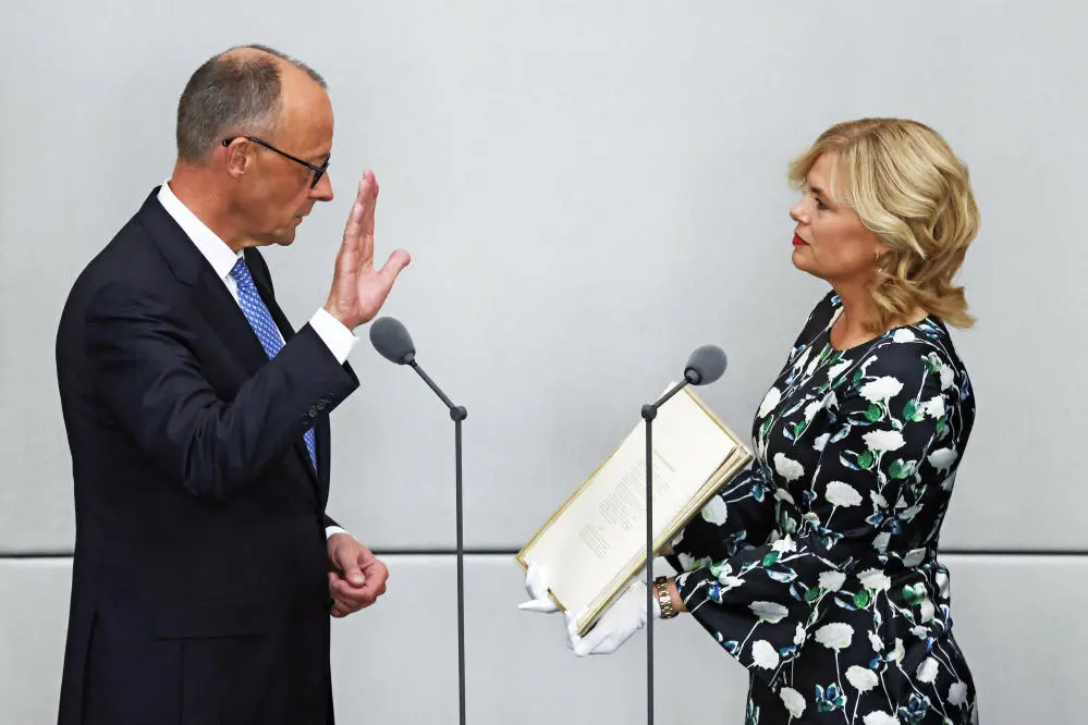 Bundestagspräsidentin Julia Klöckner (CDU) vereidigt Kanzler Friedrich Merz Bundestagspräsidentin Julia Klöckner (CDU) vereidigt Kanzler Friedrich Merz