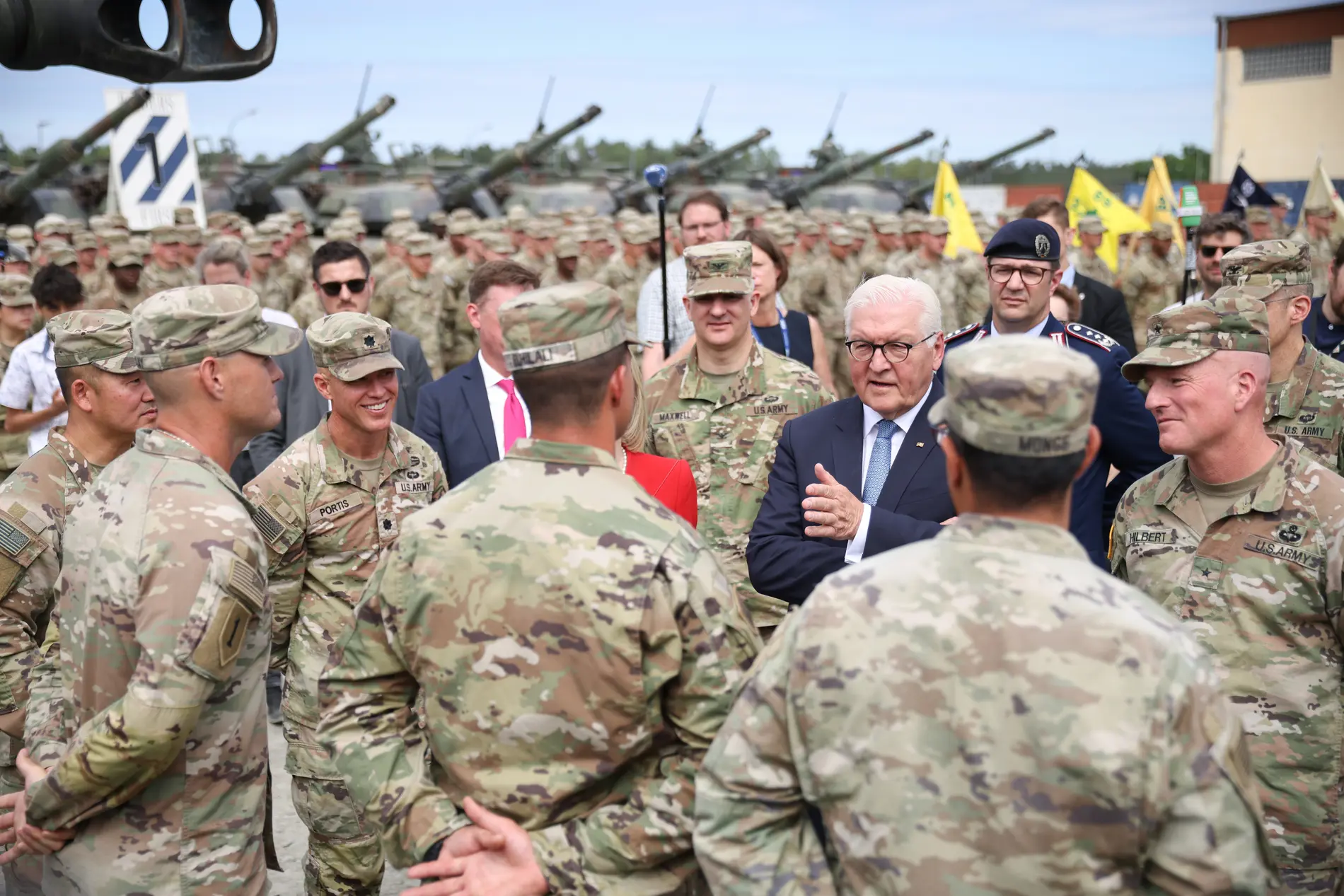 Bundespräsident Frank-Walter Steinmeier besucht US-Streitkräfte in Grafenwöhr